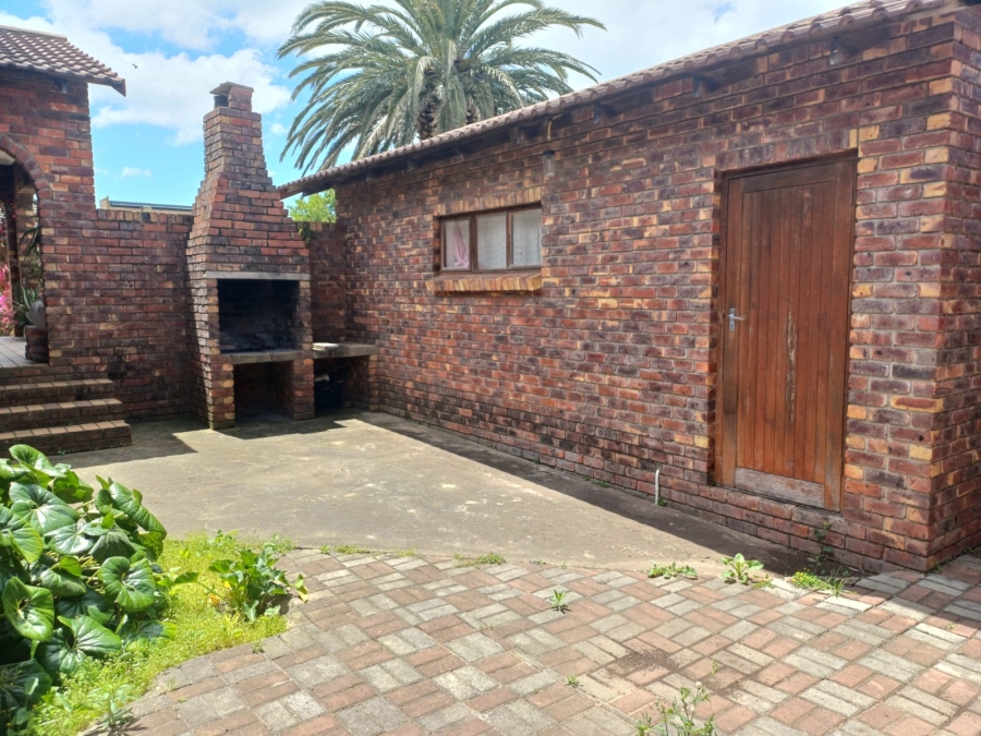 To Let 3 Bedroom Property for Rent in Wavecrest Eastern Cape